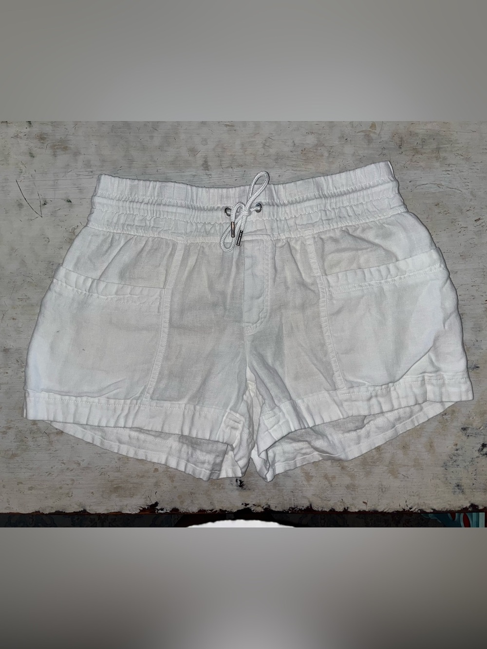 Athleta Retreat Linen Mid Rise 4" Short in white | size 6
